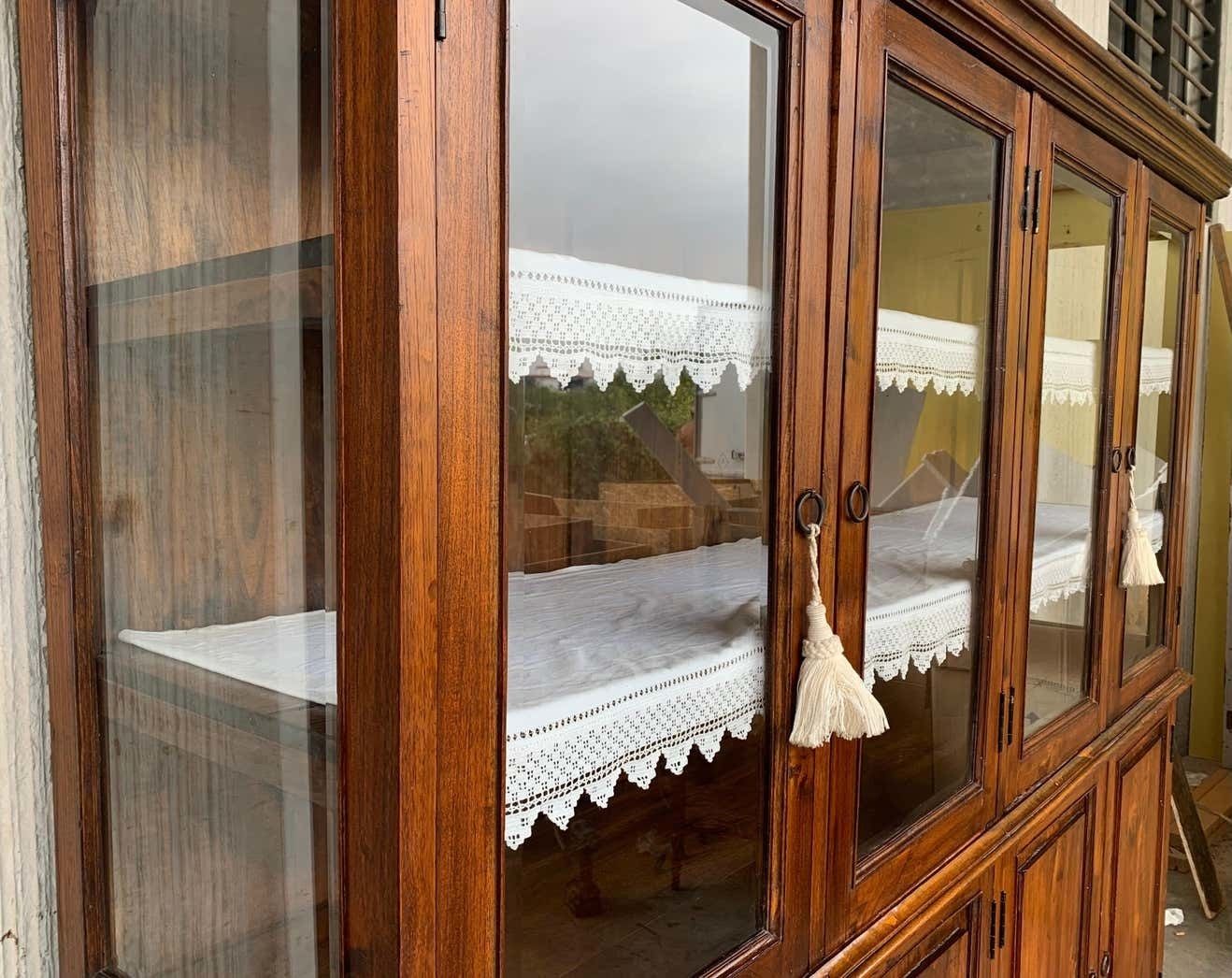 Grande bibliothèque ou armoire vitrée d'époque, en pin, Espagne, XIXe siècle, restaurée photo vintage