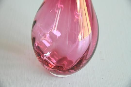 photo furniture Cranberry Glass Vase