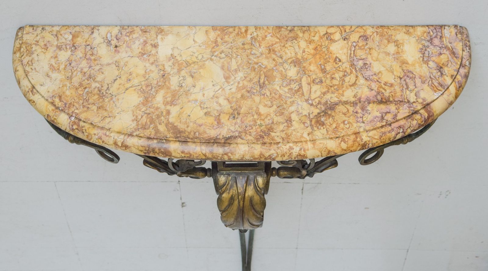 Antiek Consoletafel Met Marmeren Blad En Ijzerwerk Met Verdigris Patina photo vinterior