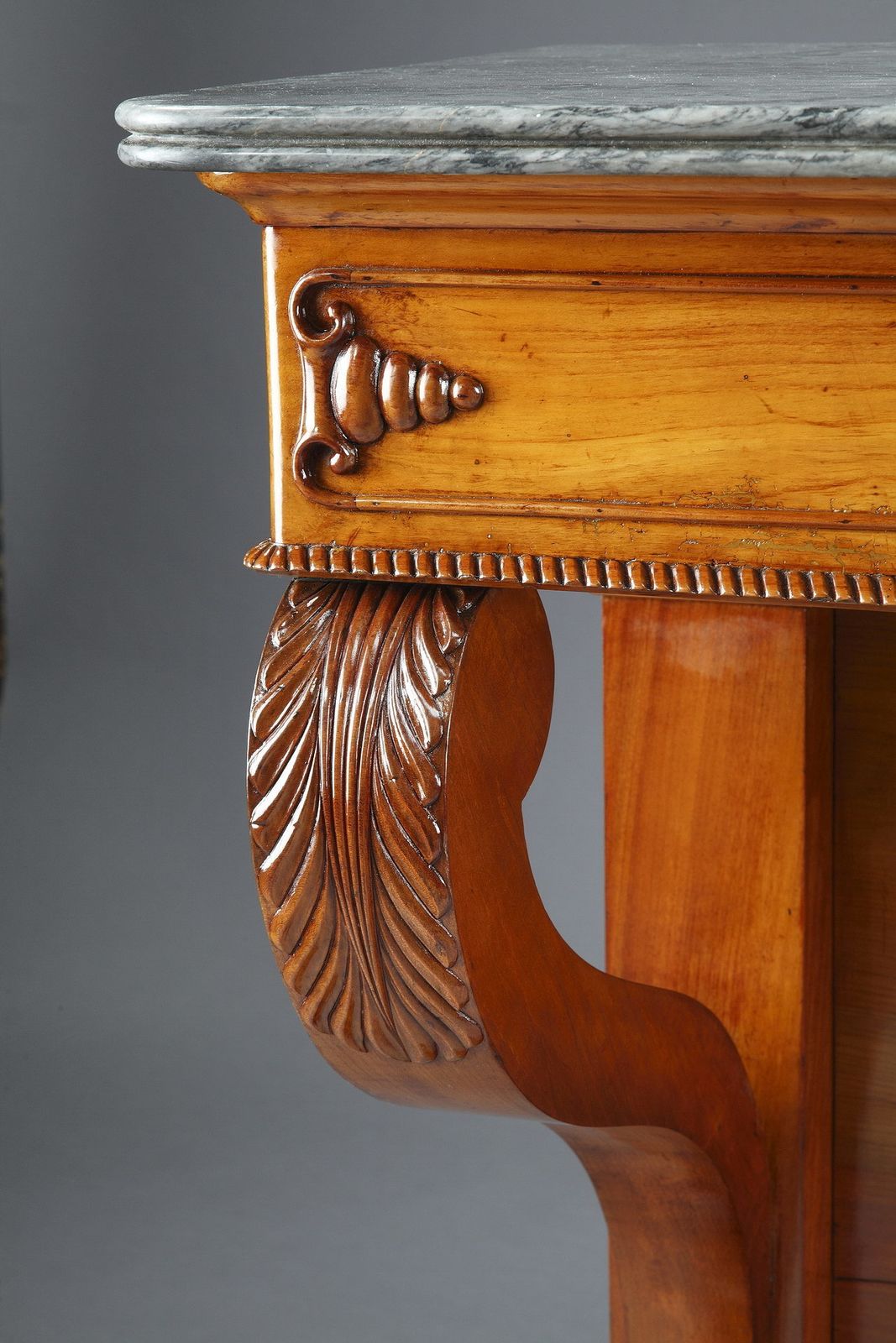 photo furniture Grande console en bois de cerisier, XIXe siècle