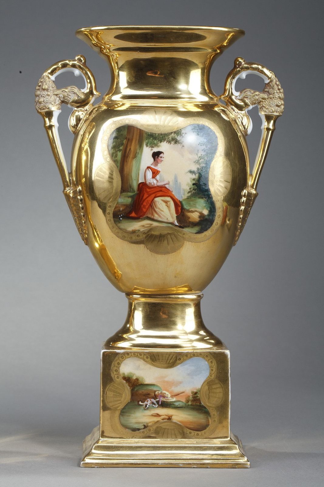 photo furniture Paire de vases d'oratoire en porcelaine de Paris