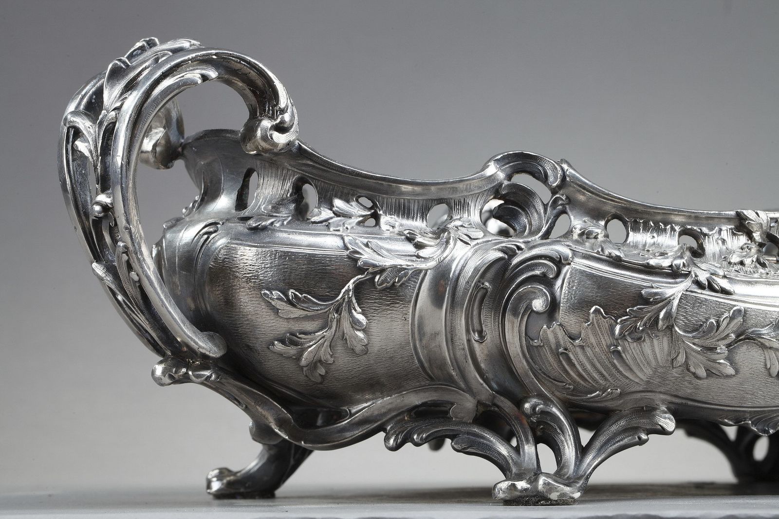 photo buy Jardinière en bronze argenté de style Louis XV, XIXe siècle