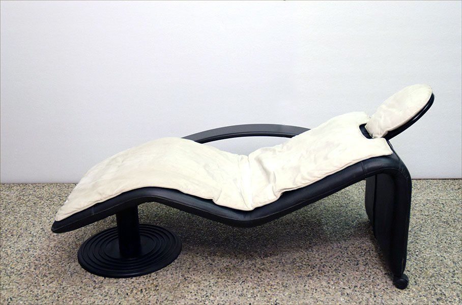 photo furniture Chaise Longue On Wheels, Italy, 1980s
