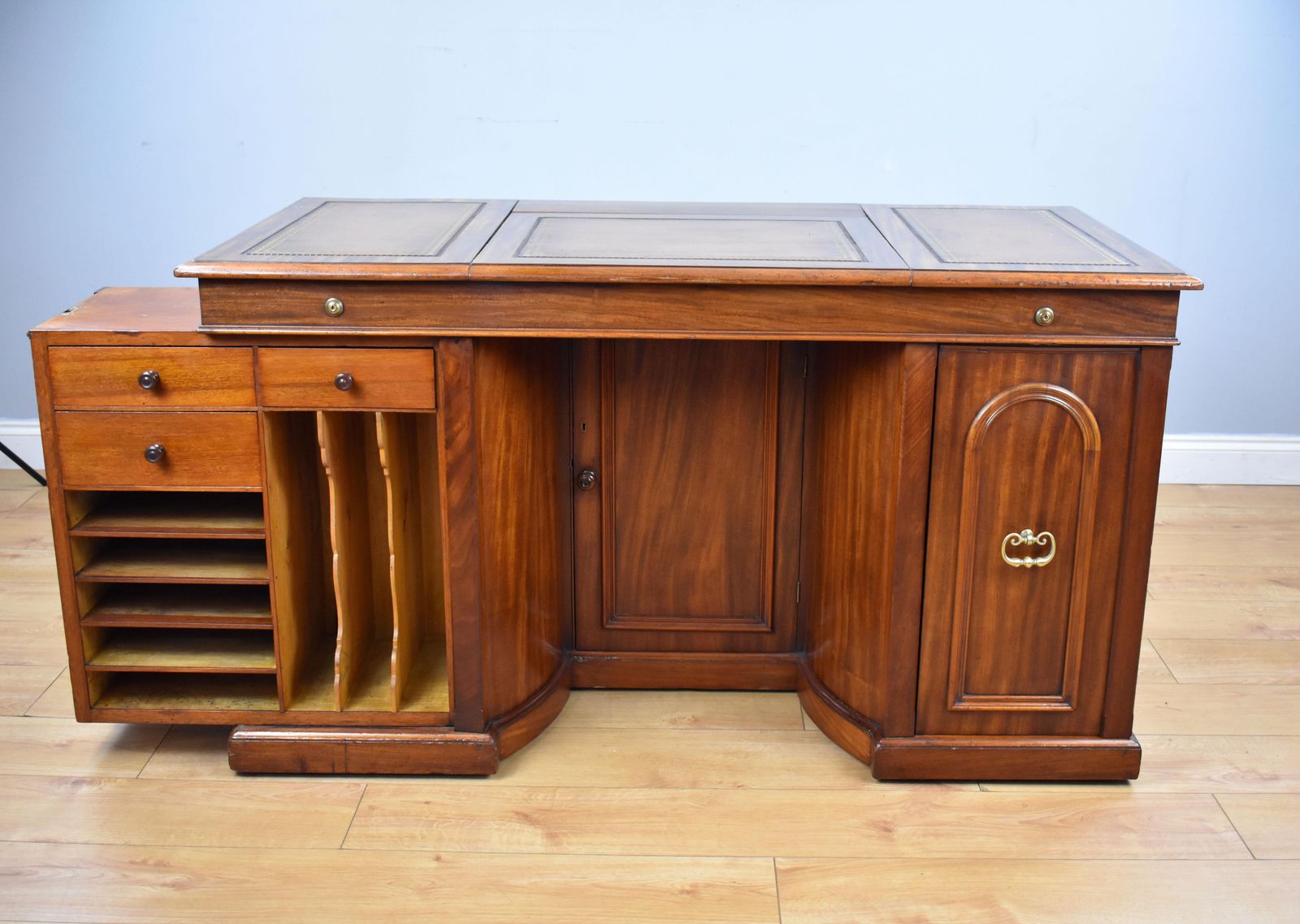 19th Century English Victorian Mahogany Kneehole Desk By Francis & James Smith photo 5000.0