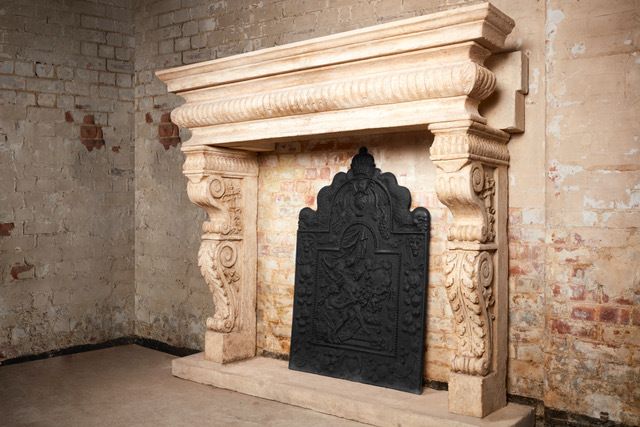 An Impressive 19th Century Italian Stone Surround photo 23700.0