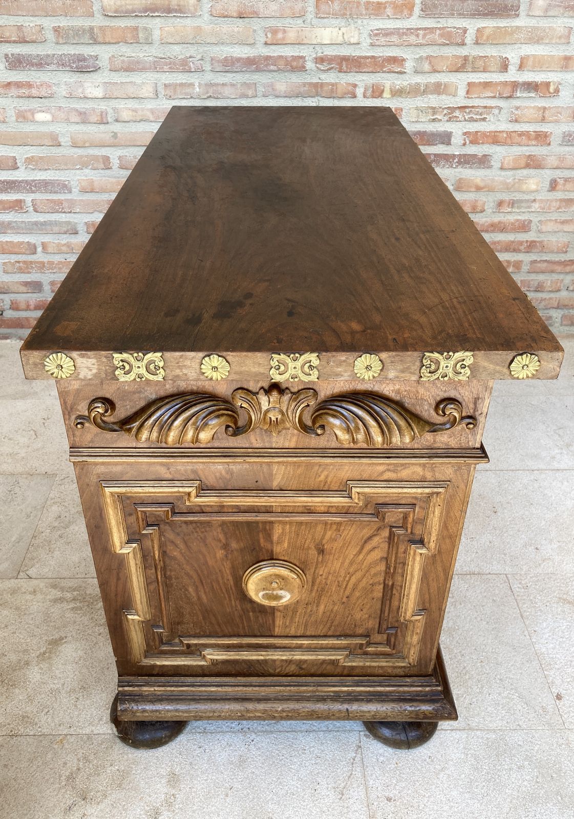 photo vintage Mid 20th  Century Carved Wooden Sideboard With Two Drawers On The Waist And A Lower Door With Gilt Bronze Applications On Lentil Legs