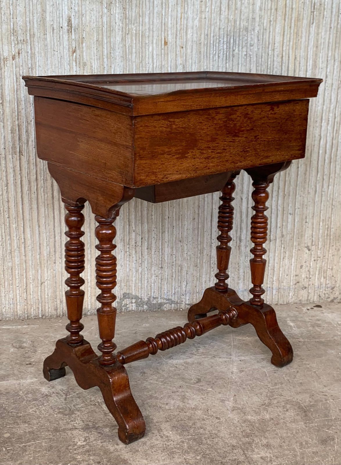 Table de couture d'époque victorienne, bois de loupe de noyer et amboyna incrusté, vers 1880 photo vinterior