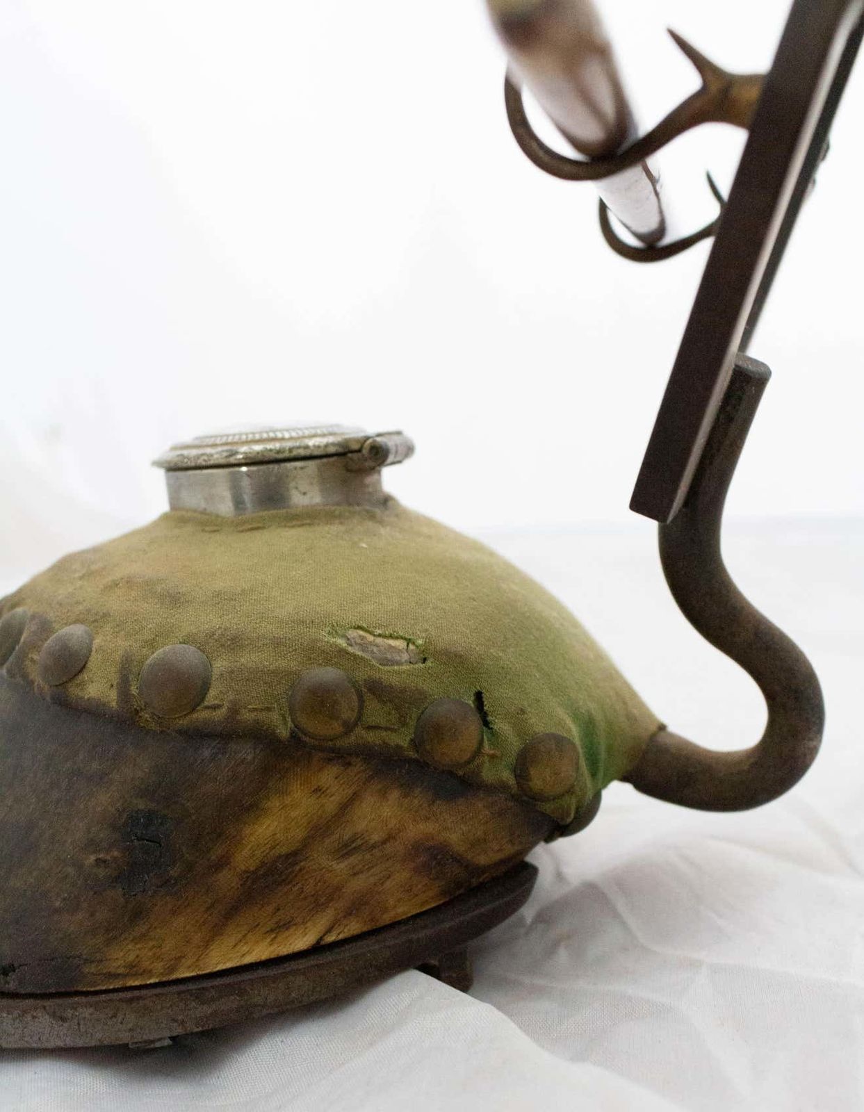 Encrier et porte-plume monté sur sabot de cheval, France, fin du XIXe siècle photo 768.0