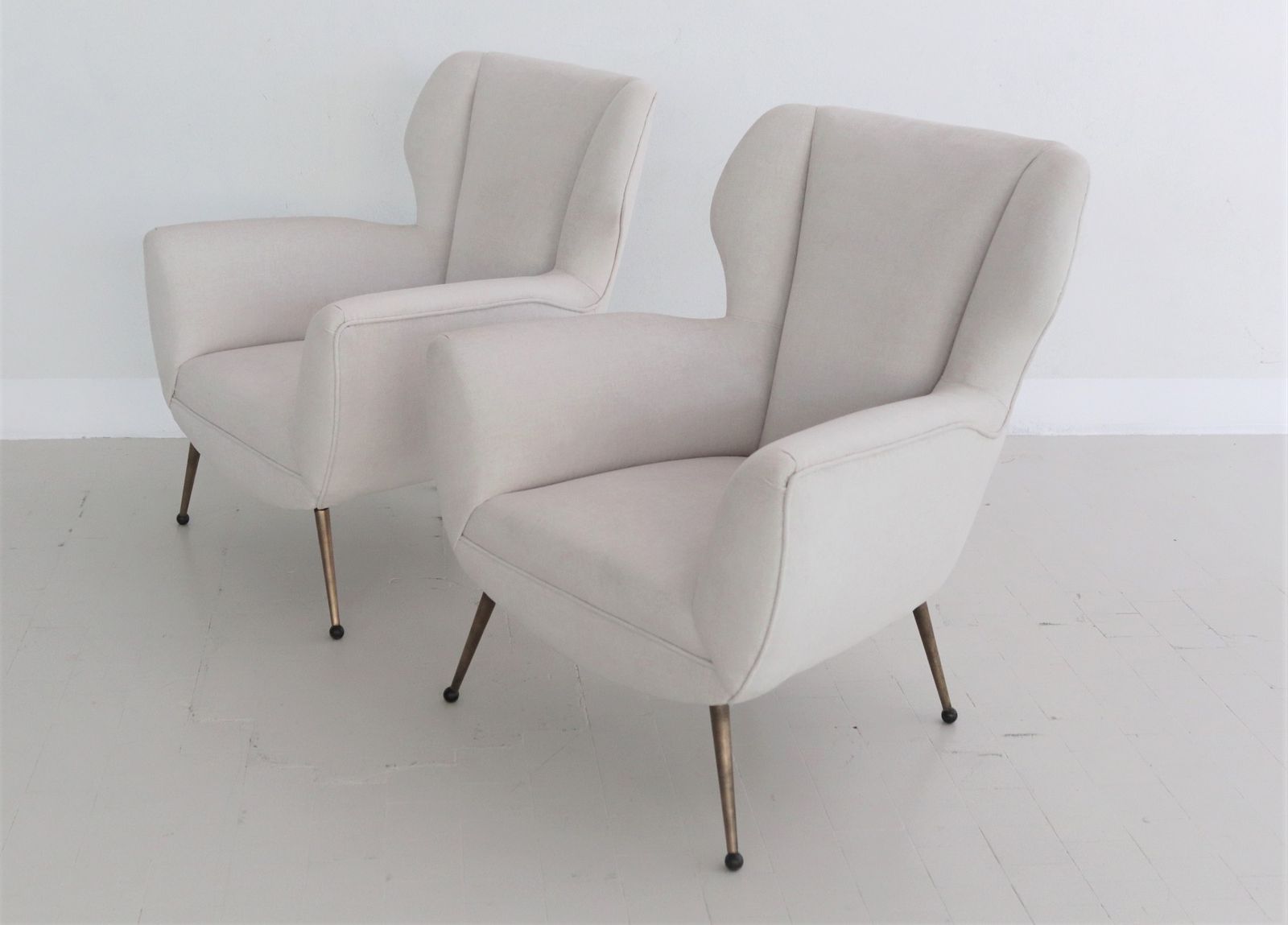Italian Midcentury Armchairs In White Velvet In Gigi Radice Style, 1950s photo Furniture