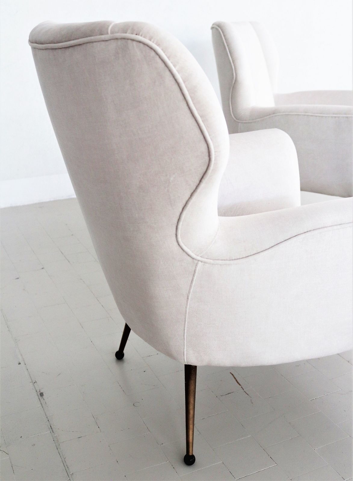 photo vintage Italian Midcentury Armchairs In White Velvet In Gigi Radice Style, 1950s