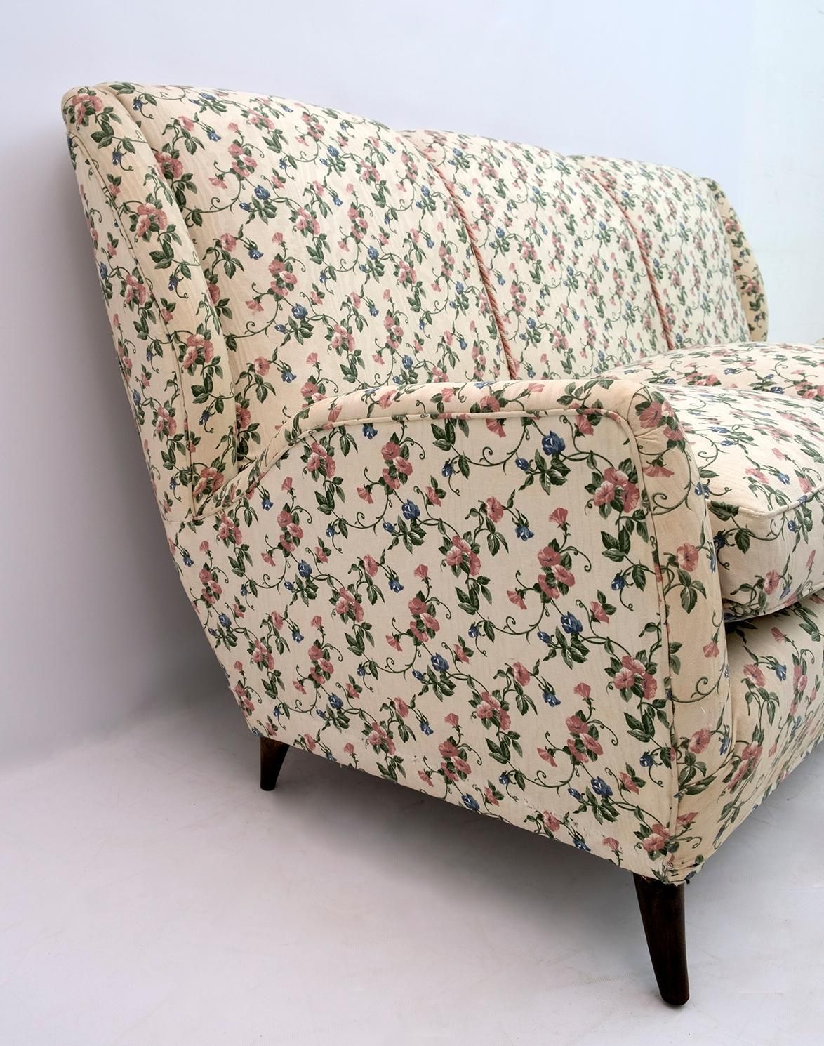 Gio Ponti N. 512 Mid Century Modern Italian Sofa For Isa, 1950s photo vinterior