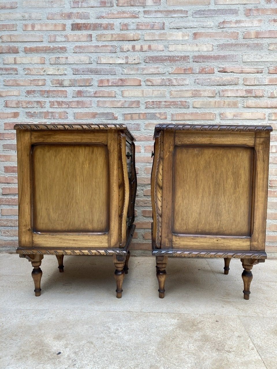 photo vinterior Pair Of Early Century Carved Oak Nightstand, 1940s