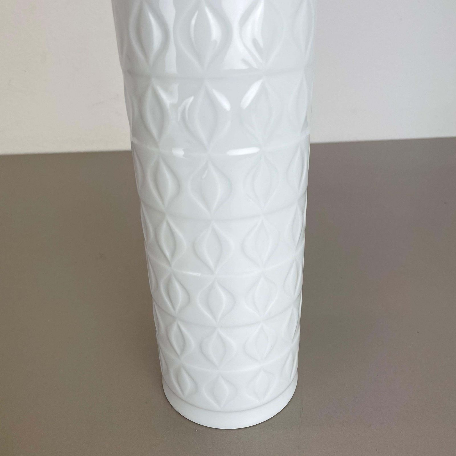 Large 1970s Op Art Biscuit Porcelain German Vase Made By Ak Kaiser, Germany photo vinterior