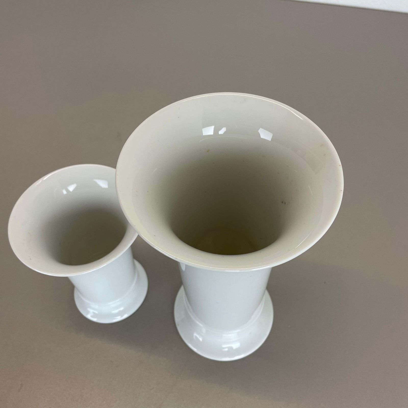 photo vinterior Set Of 2 Original Op Art White Porcelain Vases By Ak Kaiser, Germany, 1970s