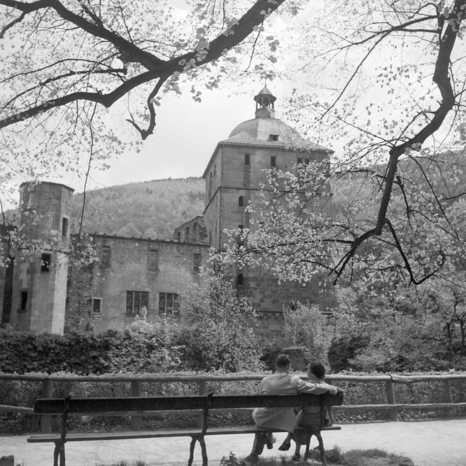 Karl Heinrich Lämmel Couple On A Bench Front Of Heidelberg Castle, Germany 1936, Printed Later 1936/2021