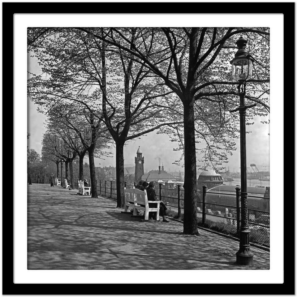 Karl Heinrich Lämmel Promenade St. Pauli Landing Bridges Hamburg Viewer, Germany 1938, Printed Later 1938/2021 photo Art