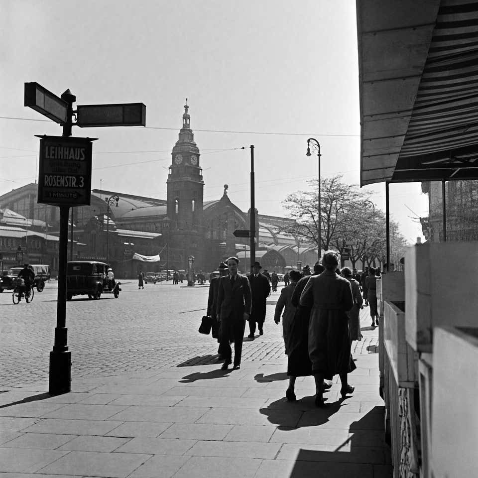 Karl Heinrich Lämmel Hamburg Main Station With Passers By, Germany 1938, Printed Later 1938/2021