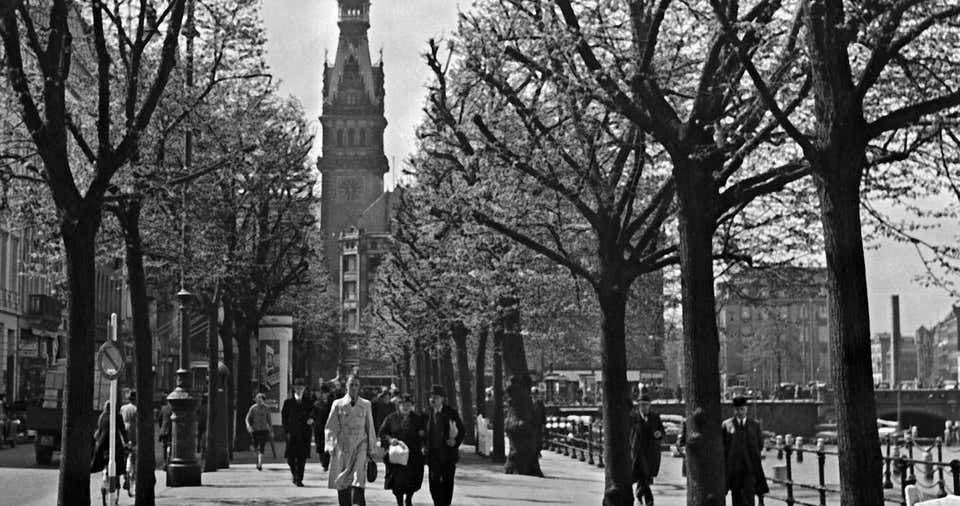 Karl Heinrich Lämmel Taking A Walk At Alster To City Hall Hamburg, Germany 1938, Printed Later 1938/2021 photo furniture