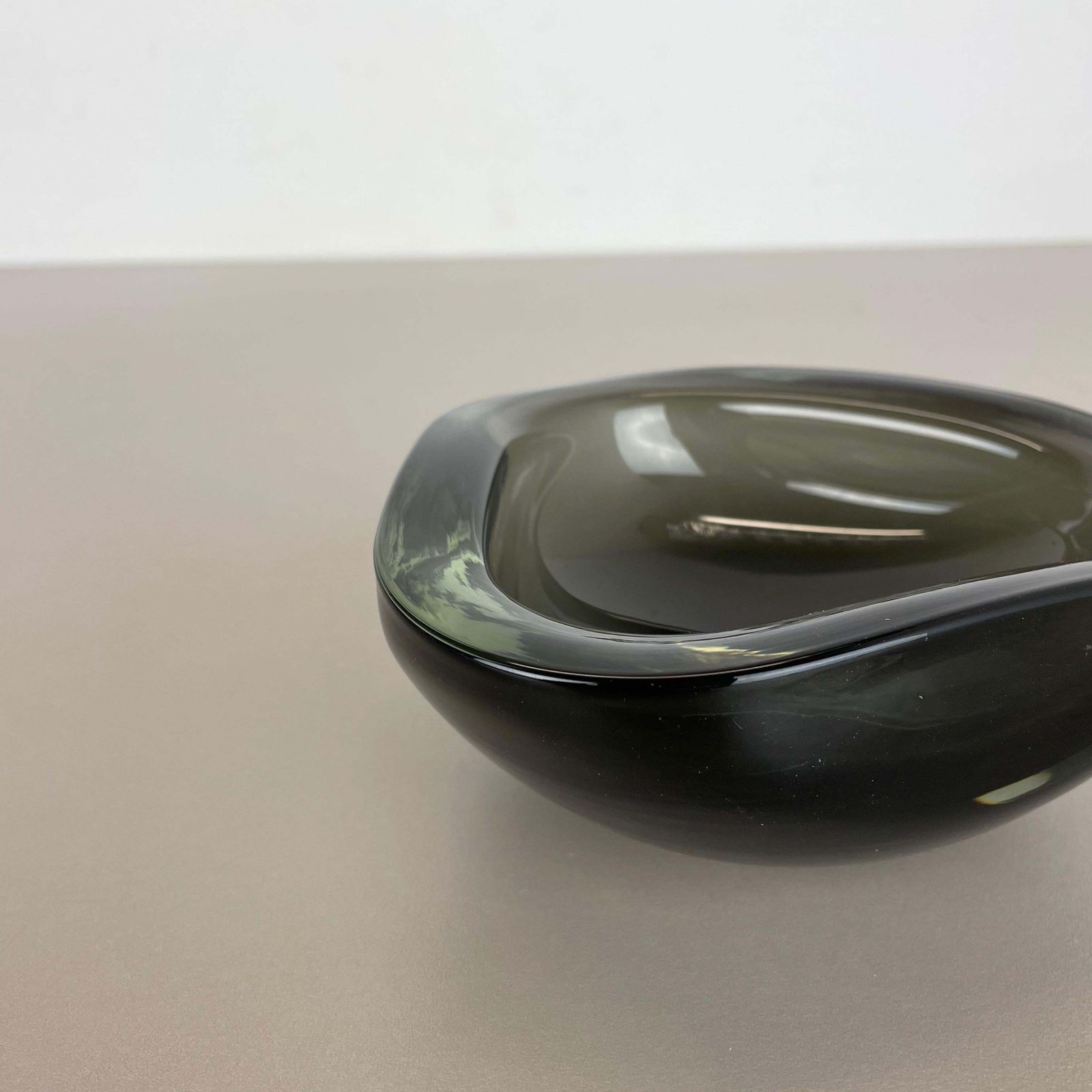 New Old Stock 1,2kg Murano Glass Shell Bowl Antonio Da Ros, Cenedese Italy 1960s photo 567.0