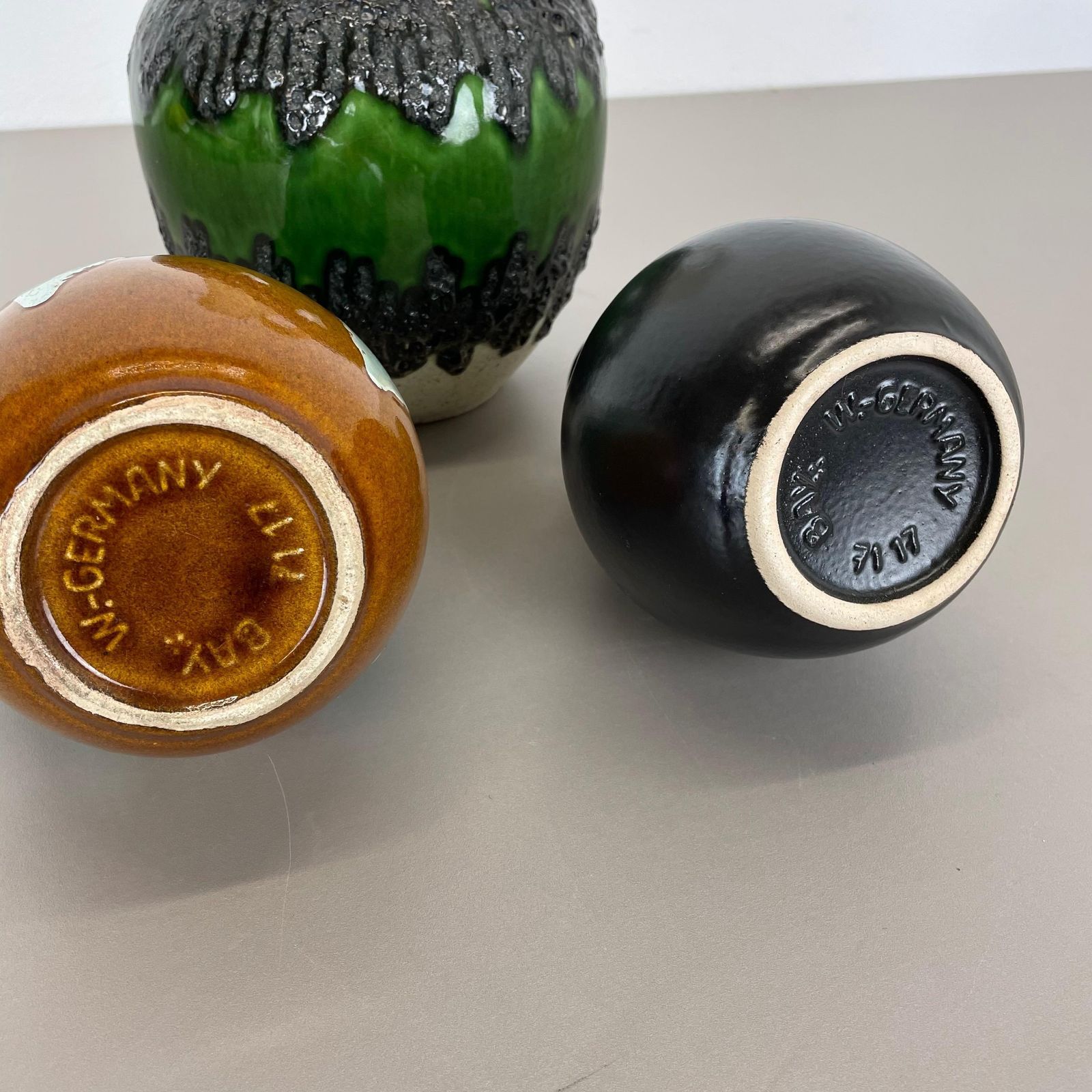 photo vintage Set Of 3 Multi Color Fat Lava Op Art Pottery Vase Made Bay Ceramics, Germany