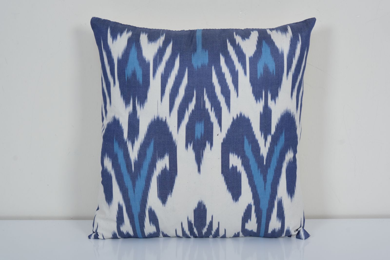 Ikat Sofa Case Blue Ikat Pillow Cover Uzbek Ikat Fabric Designer Ikat Pillow Silkway Ikats Living Room Pillow Decorative 35x35 Cm
