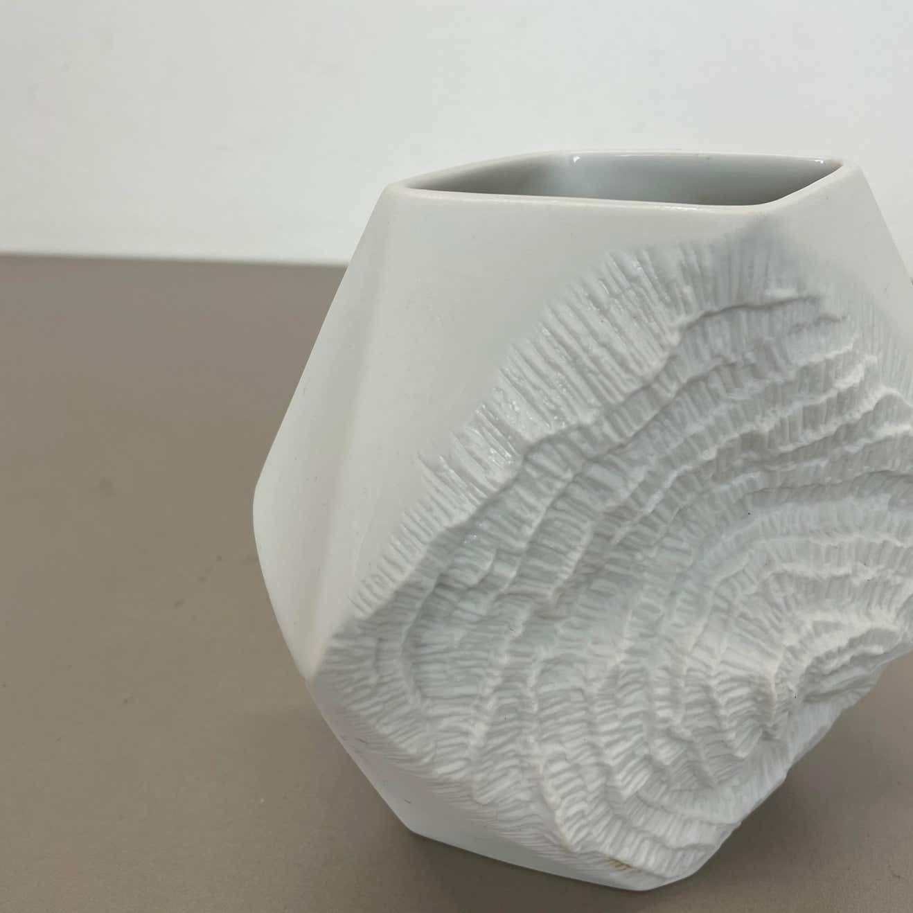 Set Of 2 Original Op Art Biscuit Porcelain Vases By Ak Kaiser, Germany, 1970s photo 480.0