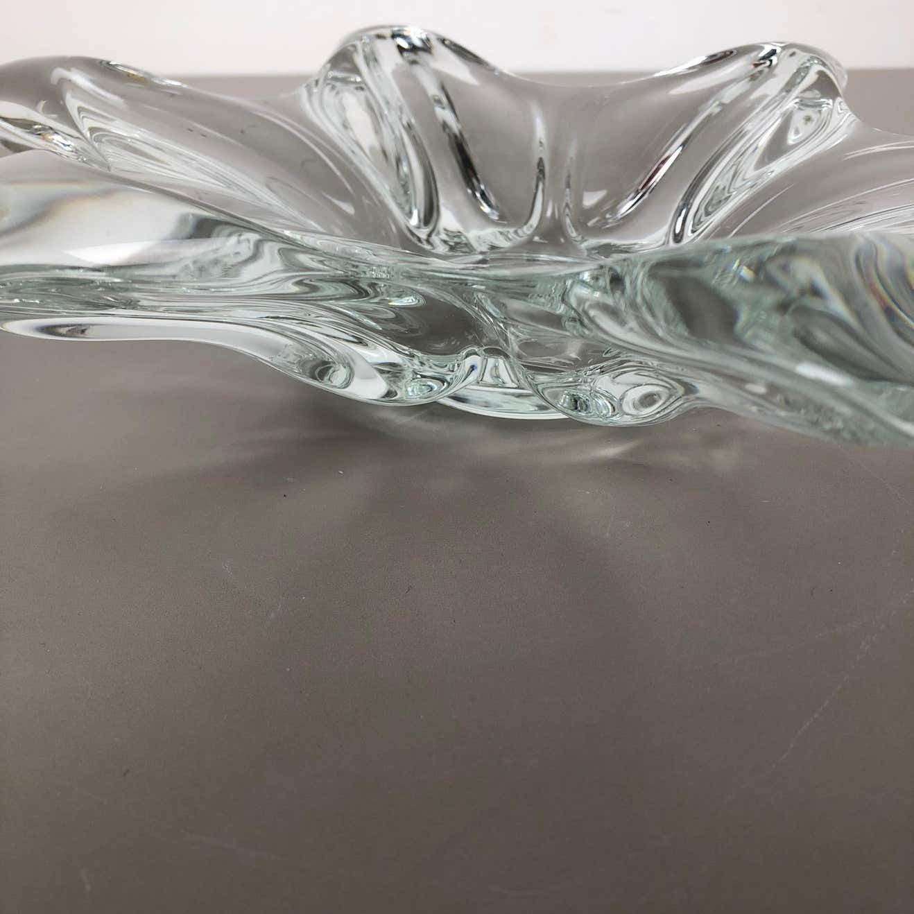 photo vintage Large French Floral Crystal Glass Shell Bowl By Art Vannes, France, 1970s