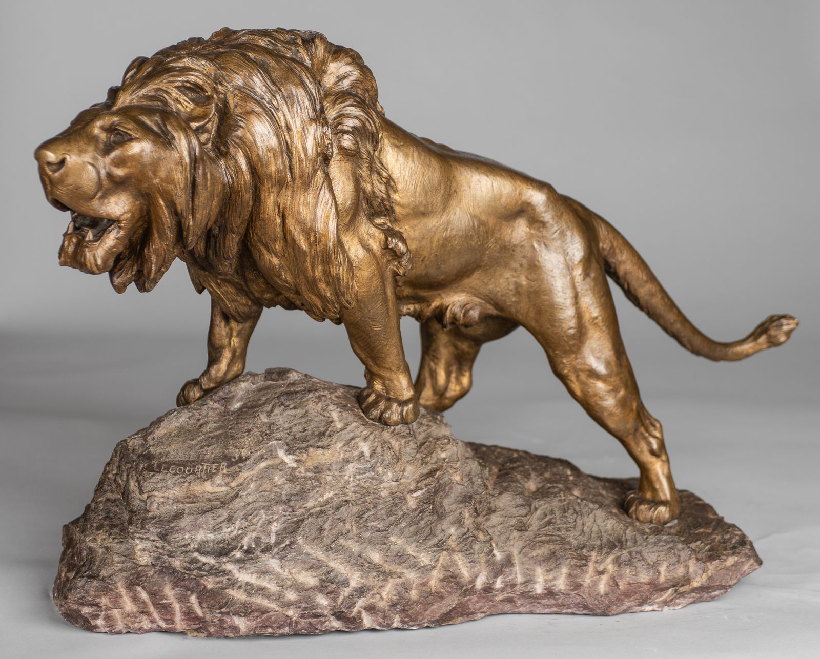 photo furniture A Stunning French Large Bronze Sculpture Of A Roaring Lion Set On A Marble Base. Signed Le Courtier