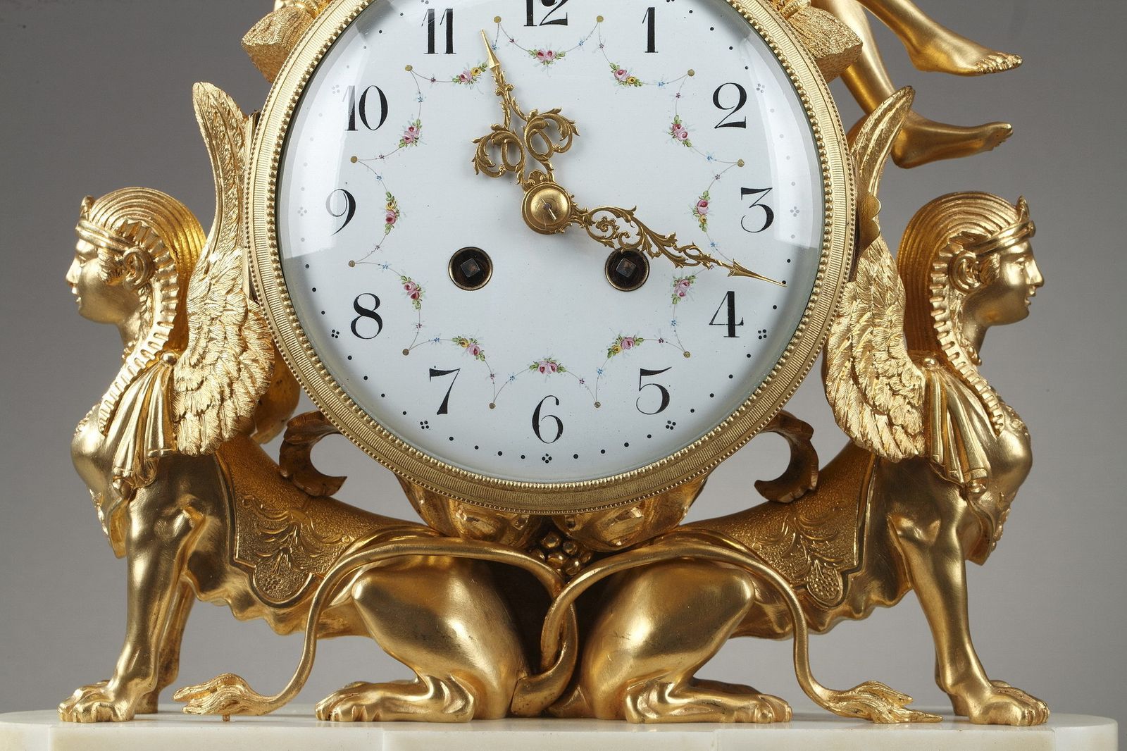 Pendule de style Louis XVI en bronze doré et marbre blanc photo 5869.0