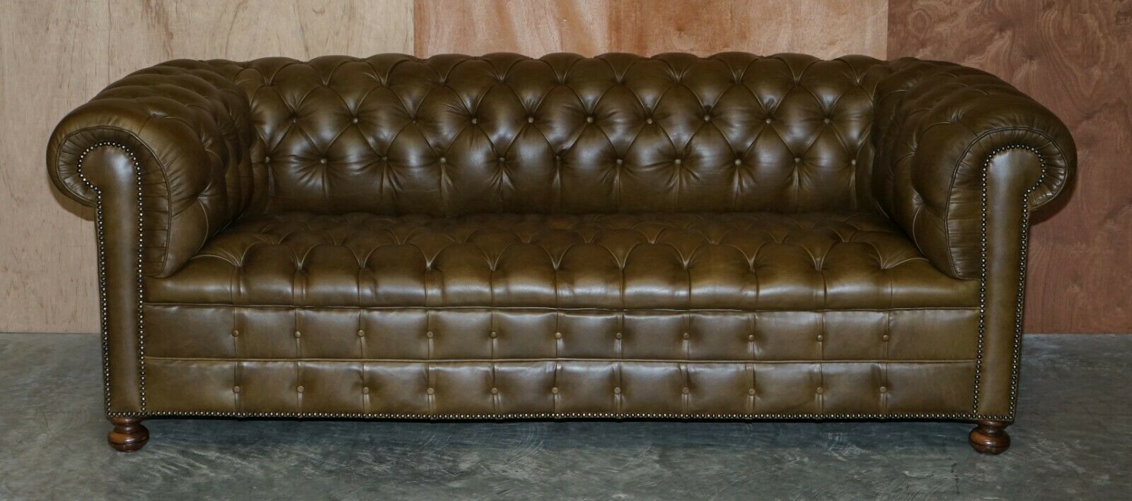 Stunning Vintage Fully Tufted Chesterfield Olive Green Leather Sofa & Armchair photo for sale