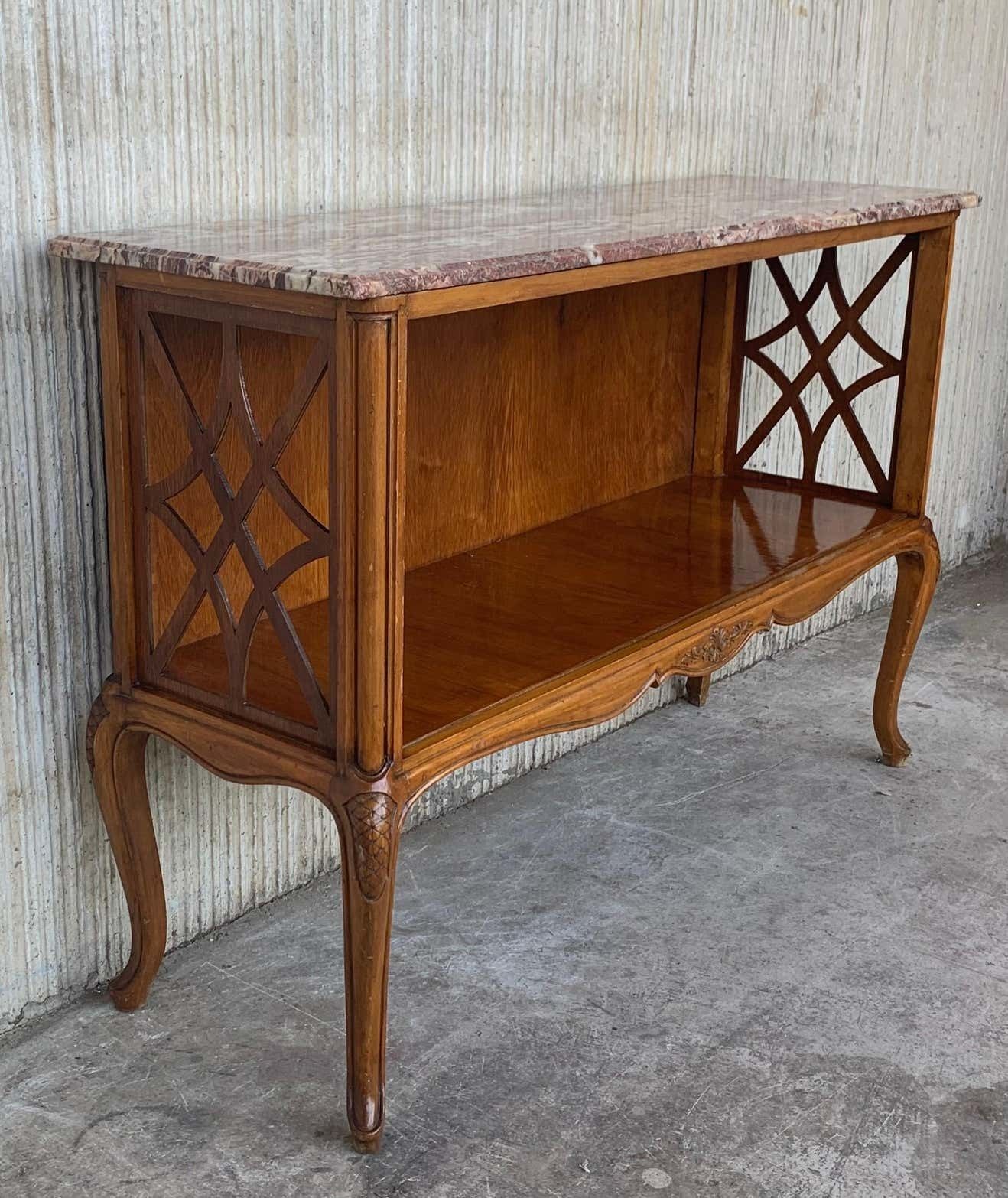Paire de tables servantes françaises en chêne sculpté à panneaux et étagère ouverte photo 4621.0