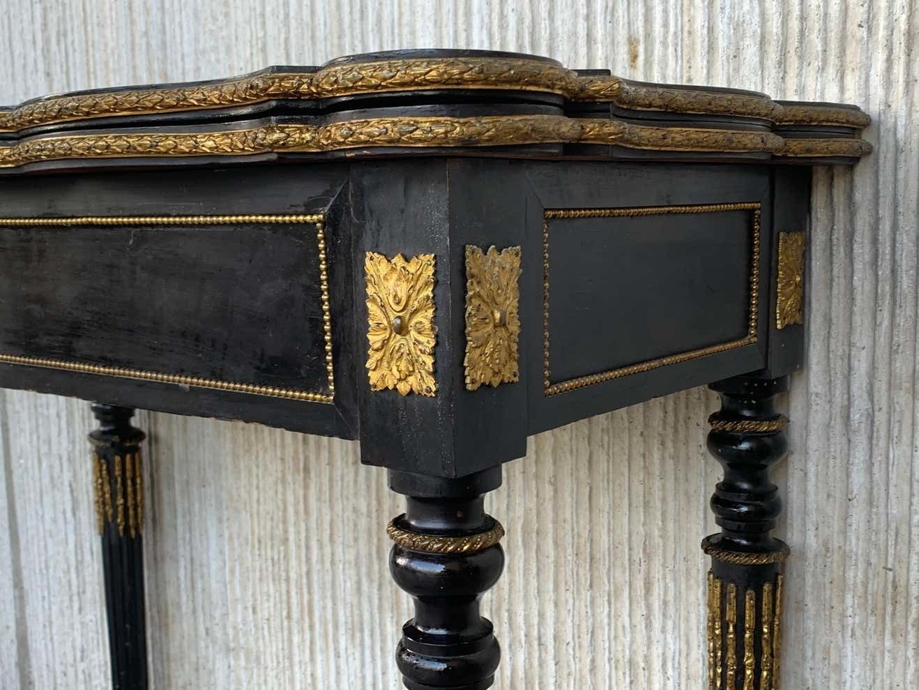 photo furniture Table de jeu pliante française ébonisée, montures en bronze, XIXe siècle