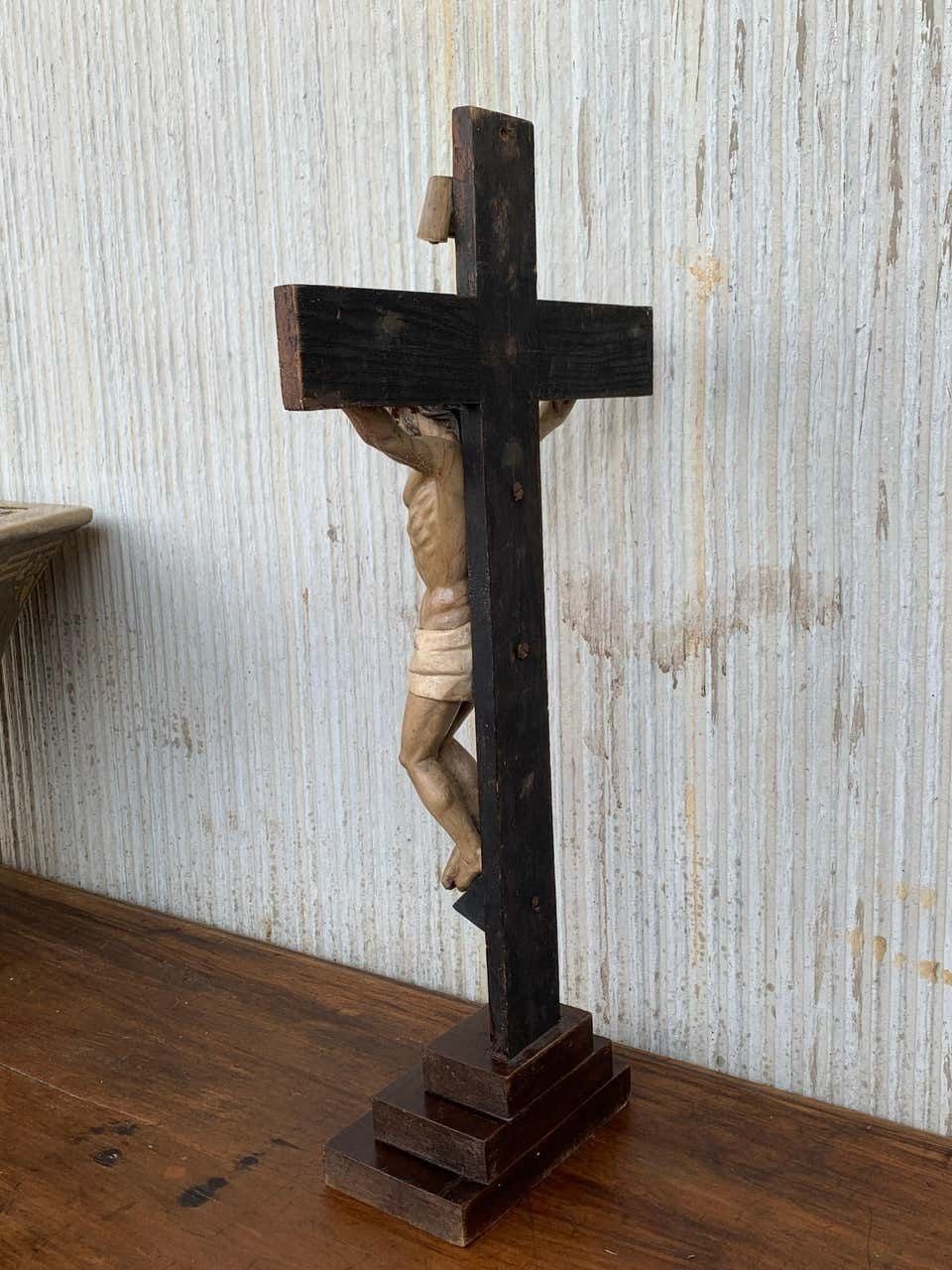 Crucifix en bois sculpté à la main Art Déco, corpus du Christ en bronze photo vinterior