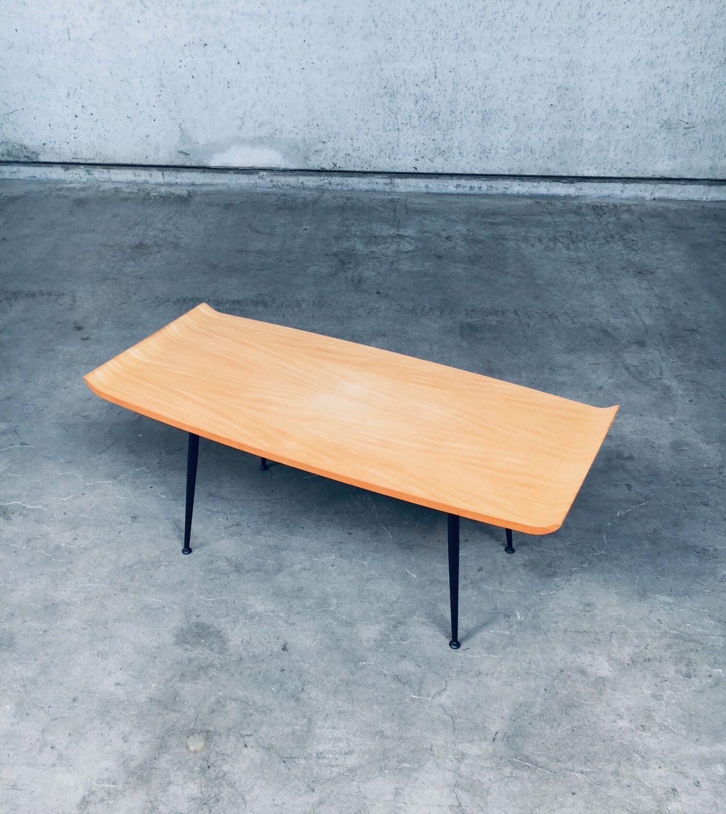 Mid Century Modern Design Salontafel, Jaren 1950, België photo furniture