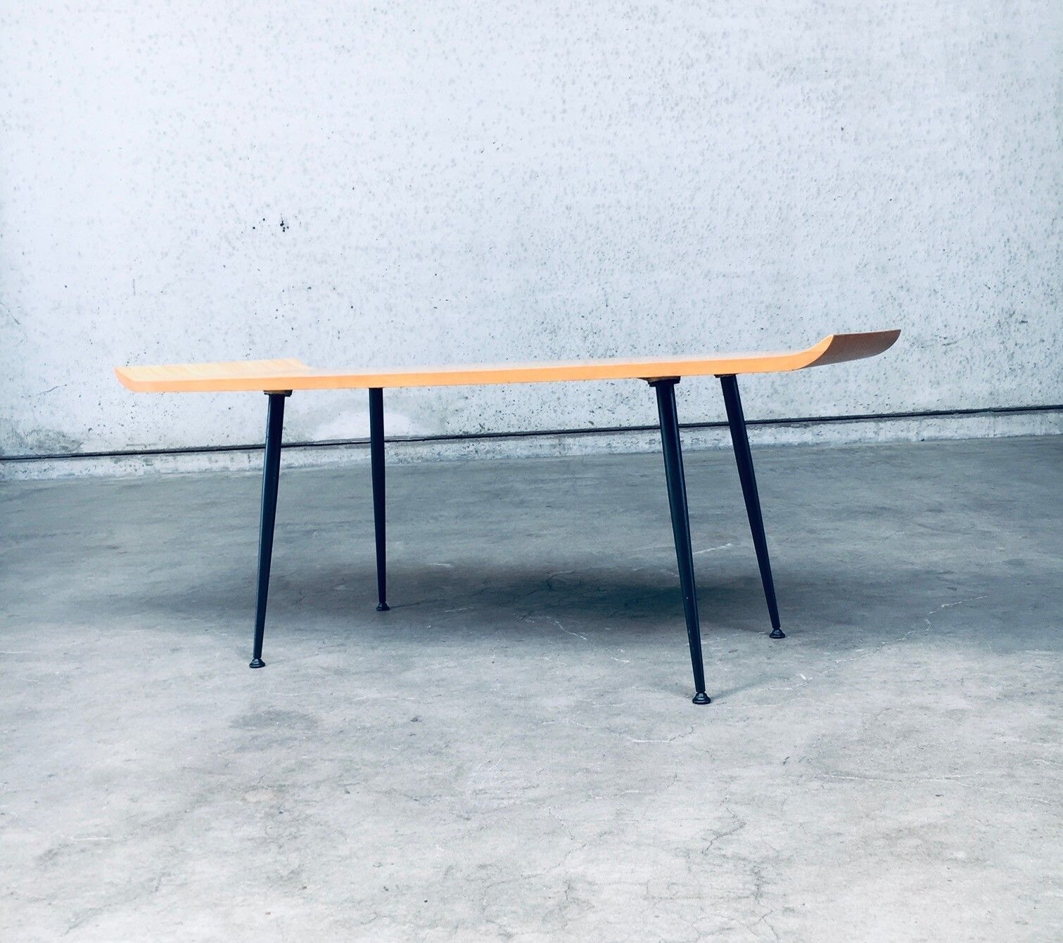 Mid Century Modern Design Salontafel, Jaren 1950, België photo Meubels
