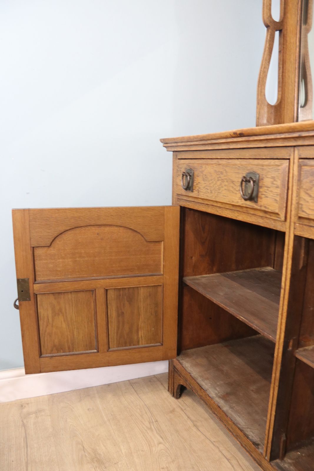 Arts And Crafts Style! A Super Quality Late Victorian Oak Sideboard With An Arts And Crafts Influenced Style. photo 695.0
