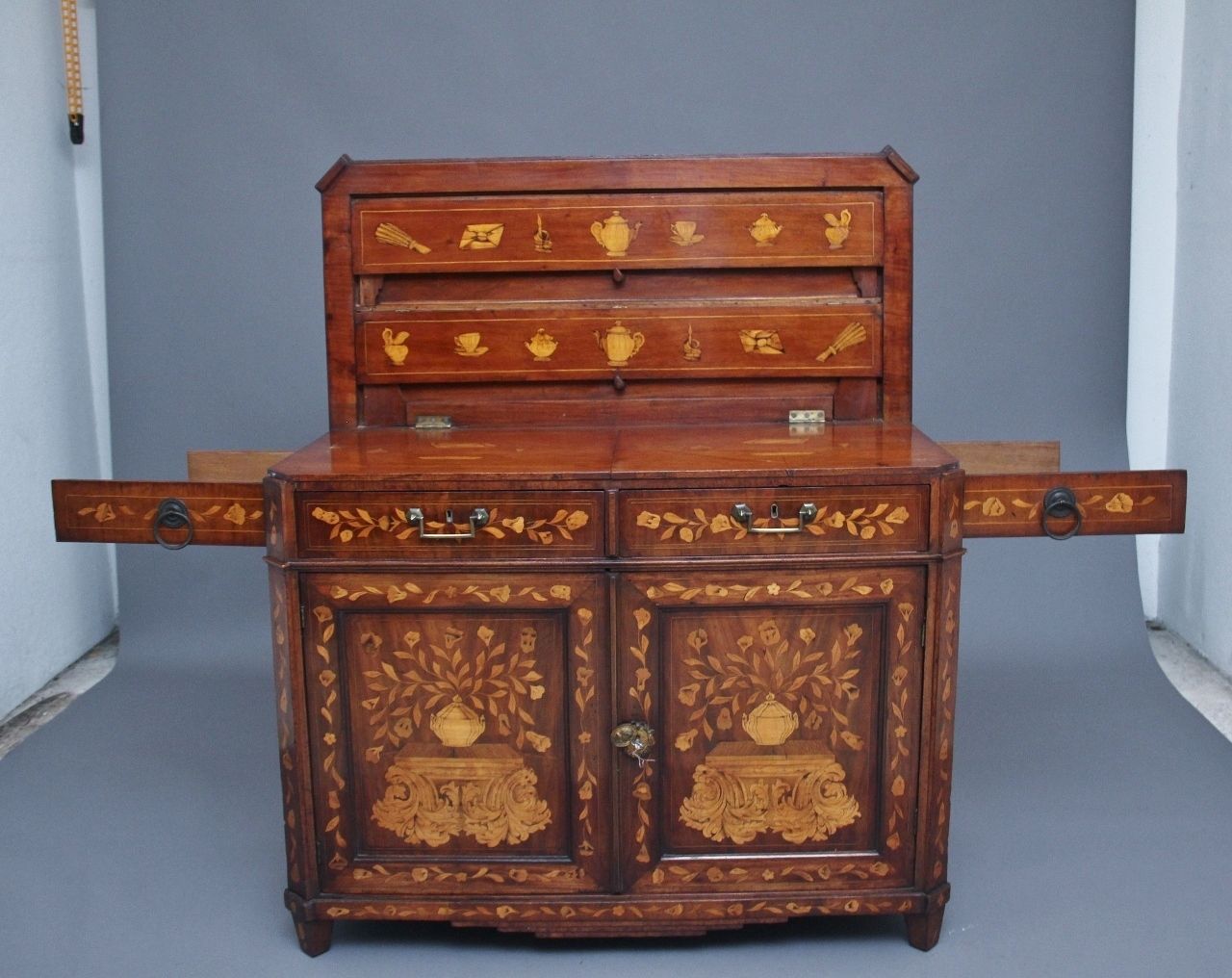 4450.0 Early 19th Century Dutch Travelling Cabinet photo