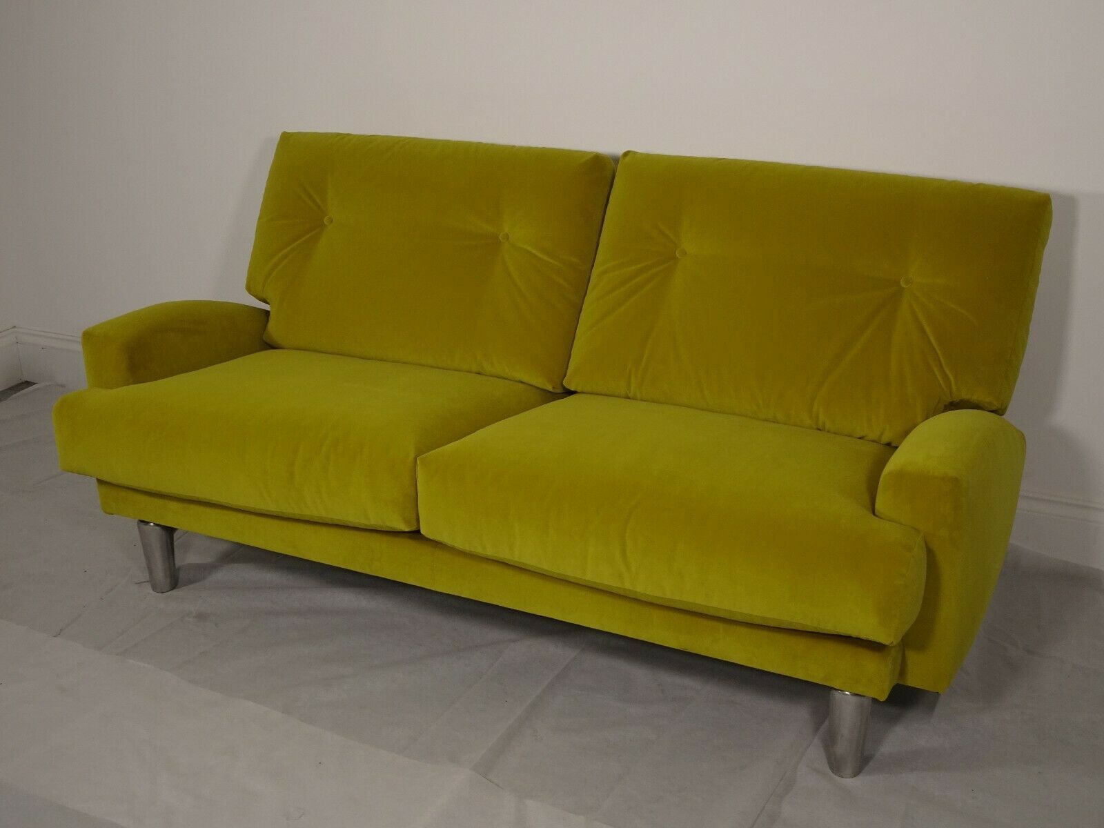 Immaculate Leolux Wizard In Stunning Sanderson's Lime Velvet Fabric photo vinterior