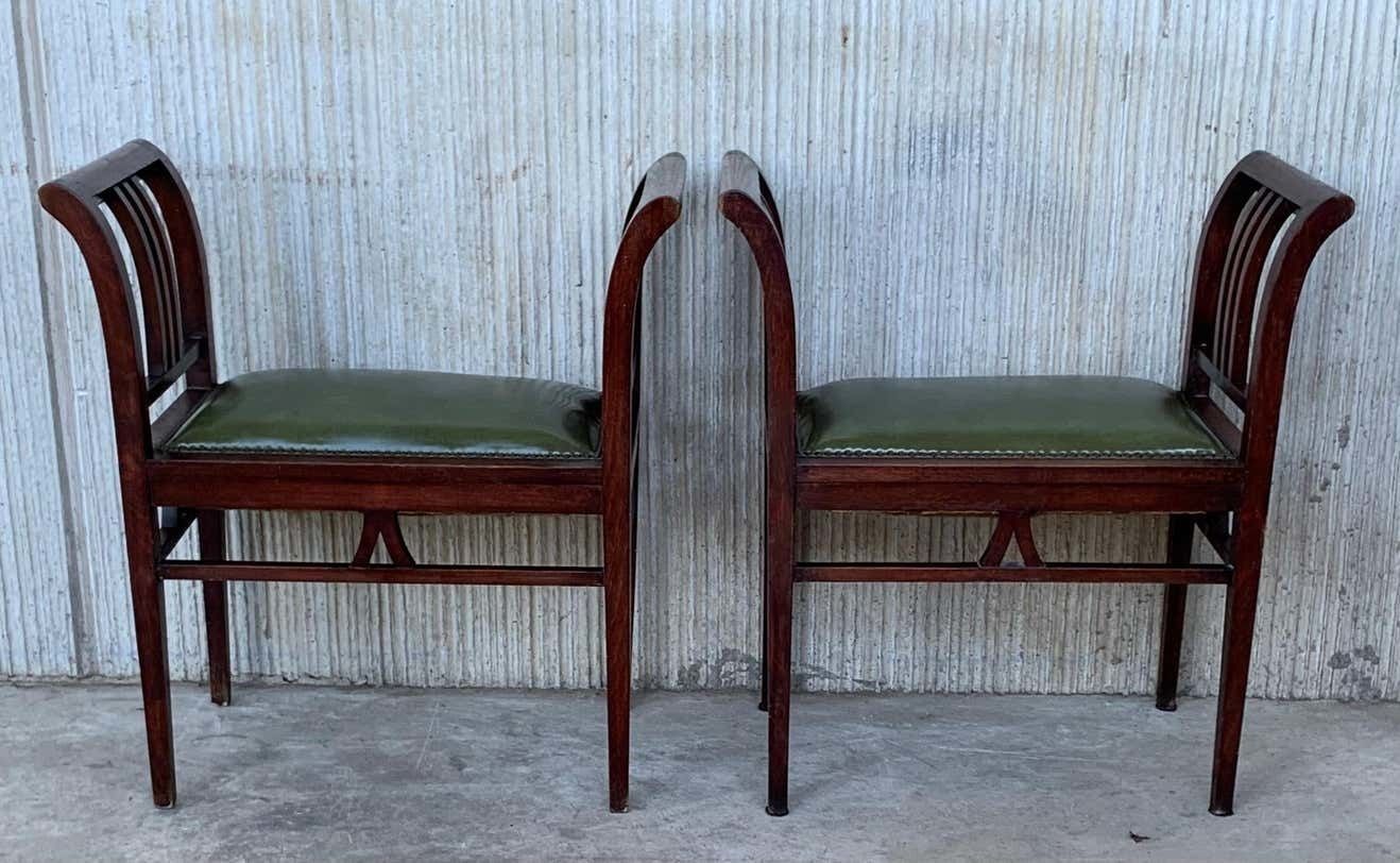 Ensemble de quatre tabourets Art déco en noyer, accoudoirs et assise en cuir photo furniture