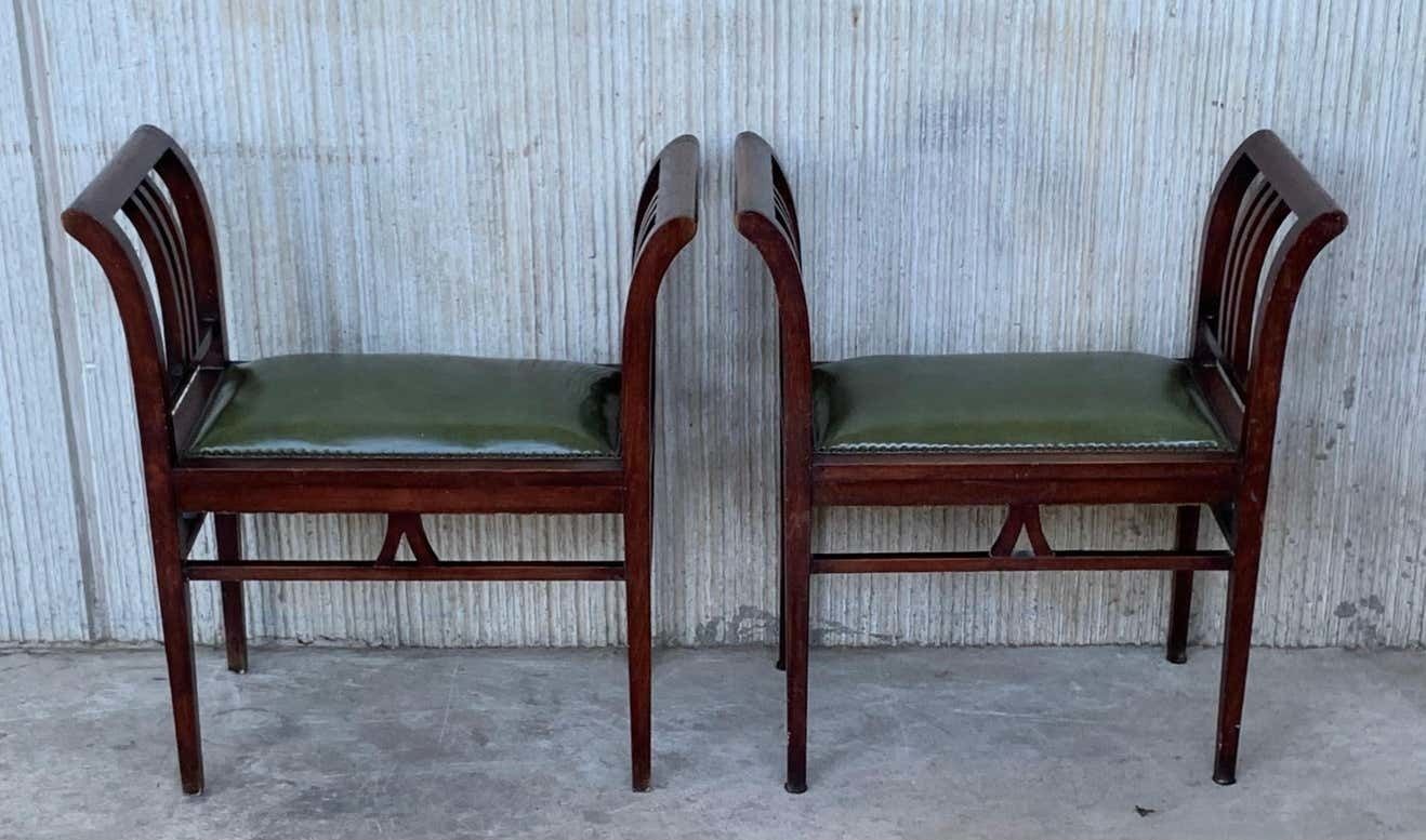Ensemble de quatre tabourets Art déco en noyer, accoudoirs et assise en cuir photo for sale