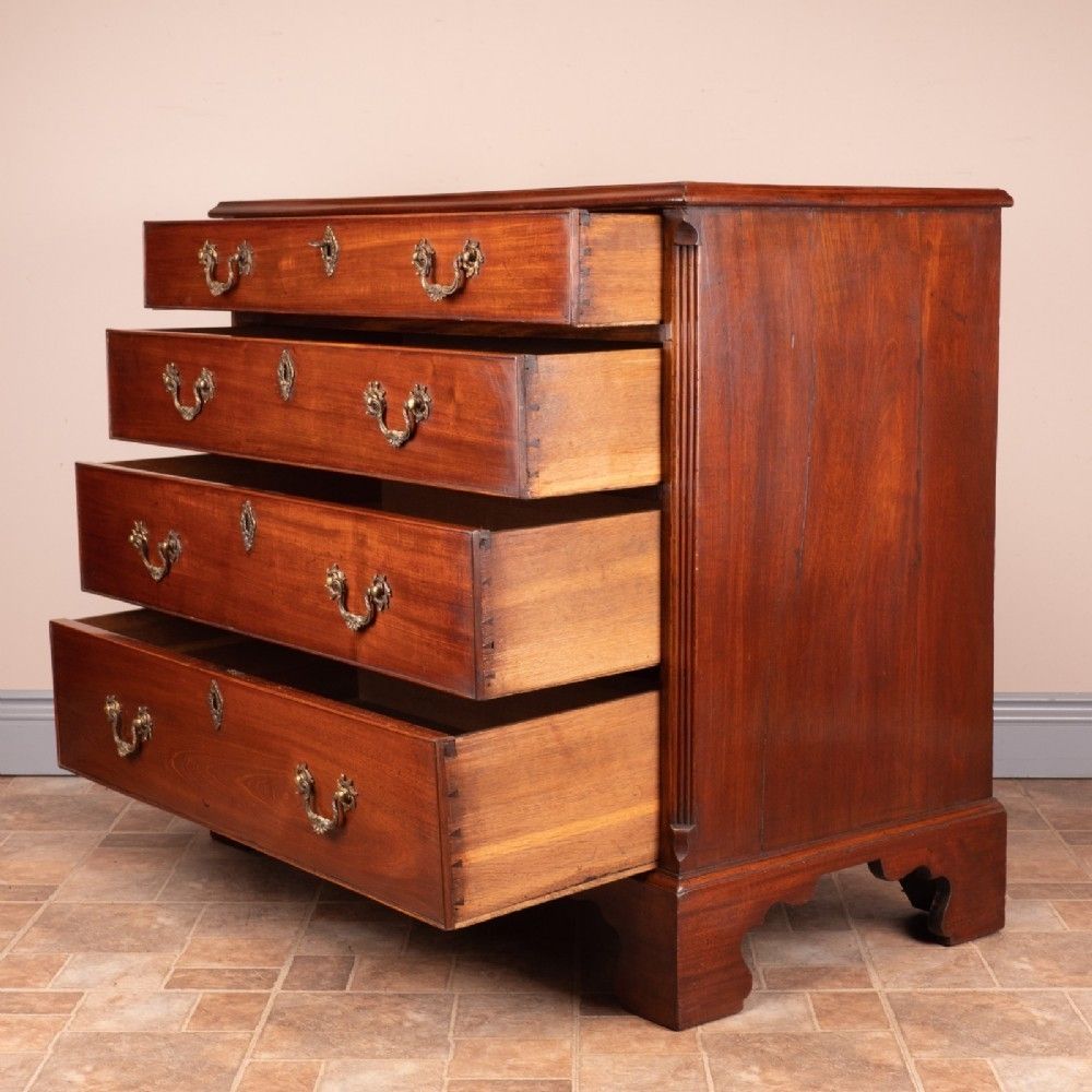 photo furniture Small 19thc Mahogany Chest Of Drawers