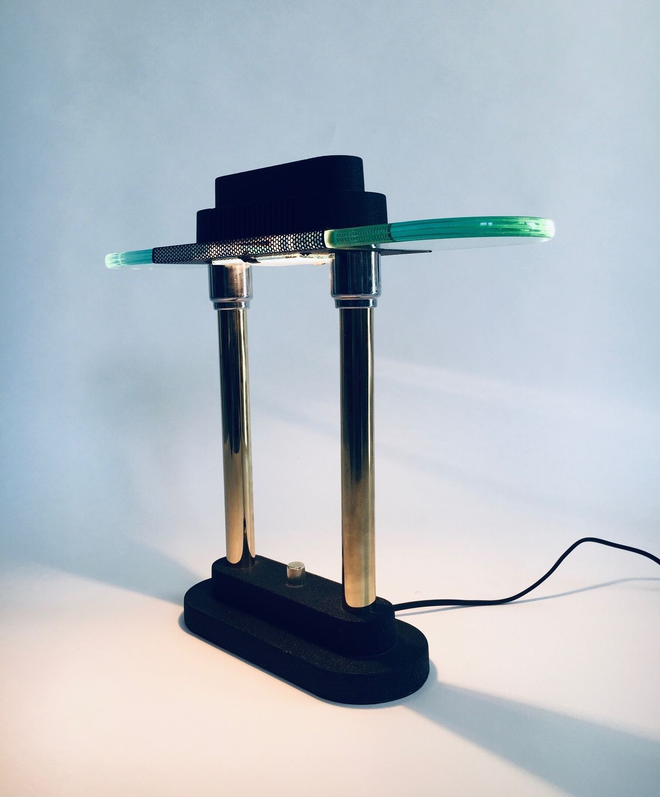 Bureaulamp In Memphis Stijl Met Architectonisch Ontwerp, Jaren 1980 photo vintage