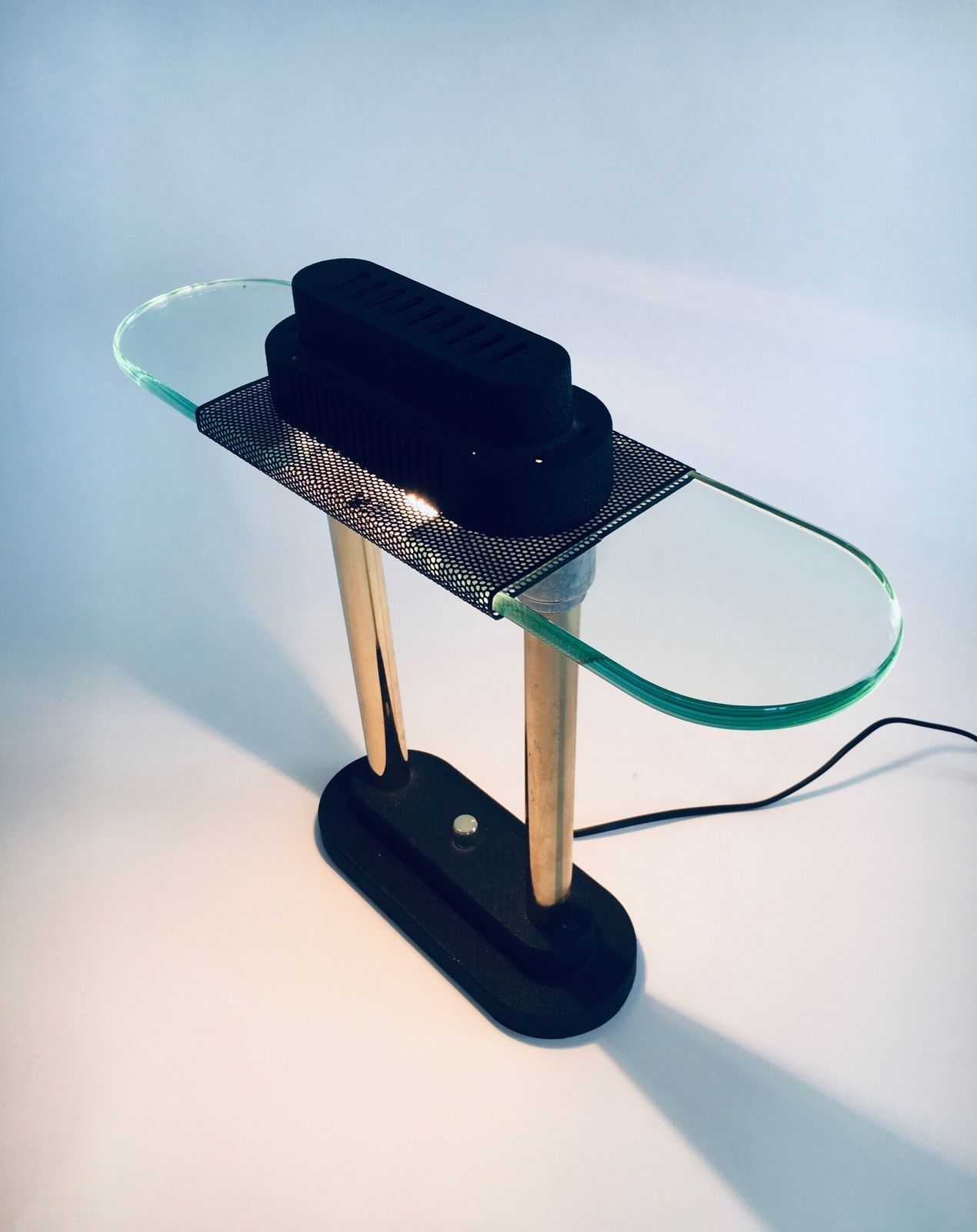 photo furniture Bureaulamp In Memphis Stijl Met Architectonisch Ontwerp, Jaren 1980