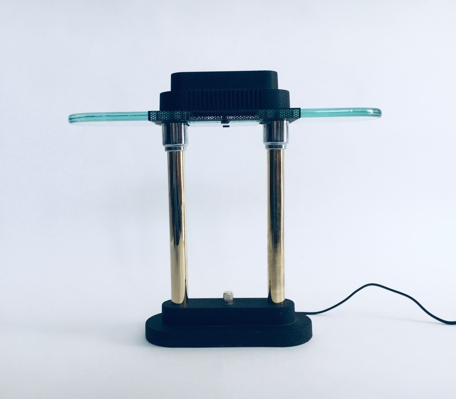 photo vinterior Bureaulamp In Memphis Stijl Met Architectonisch Ontwerp, Jaren 1980