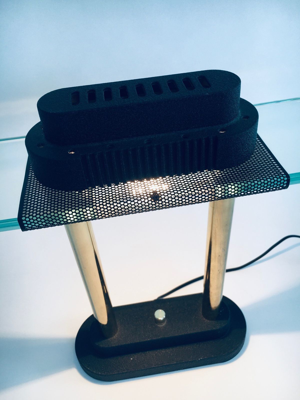 photo buy Bureaulamp In Memphis Stijl Met Architectonisch Ontwerp, Jaren 1980