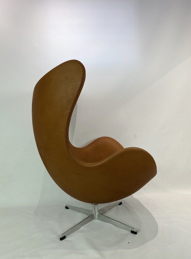 The Egg, Model 3316 Designed By Arne Jacobsen In 1958 And Manufactured By Fritz Hansen photo vinterior