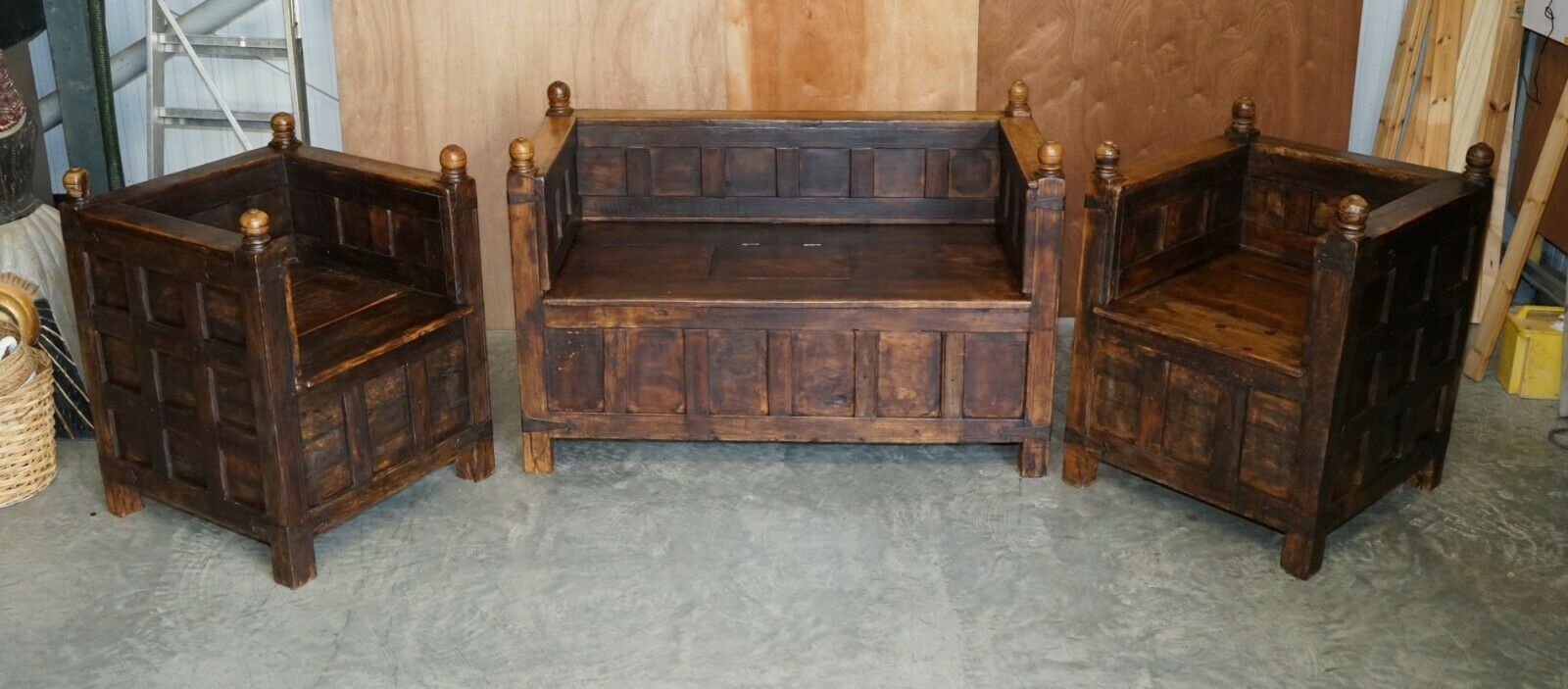 Stunning Suite Of Antique Anglo Indian Circa 1880 Oak & Iron Bound Hall Seats