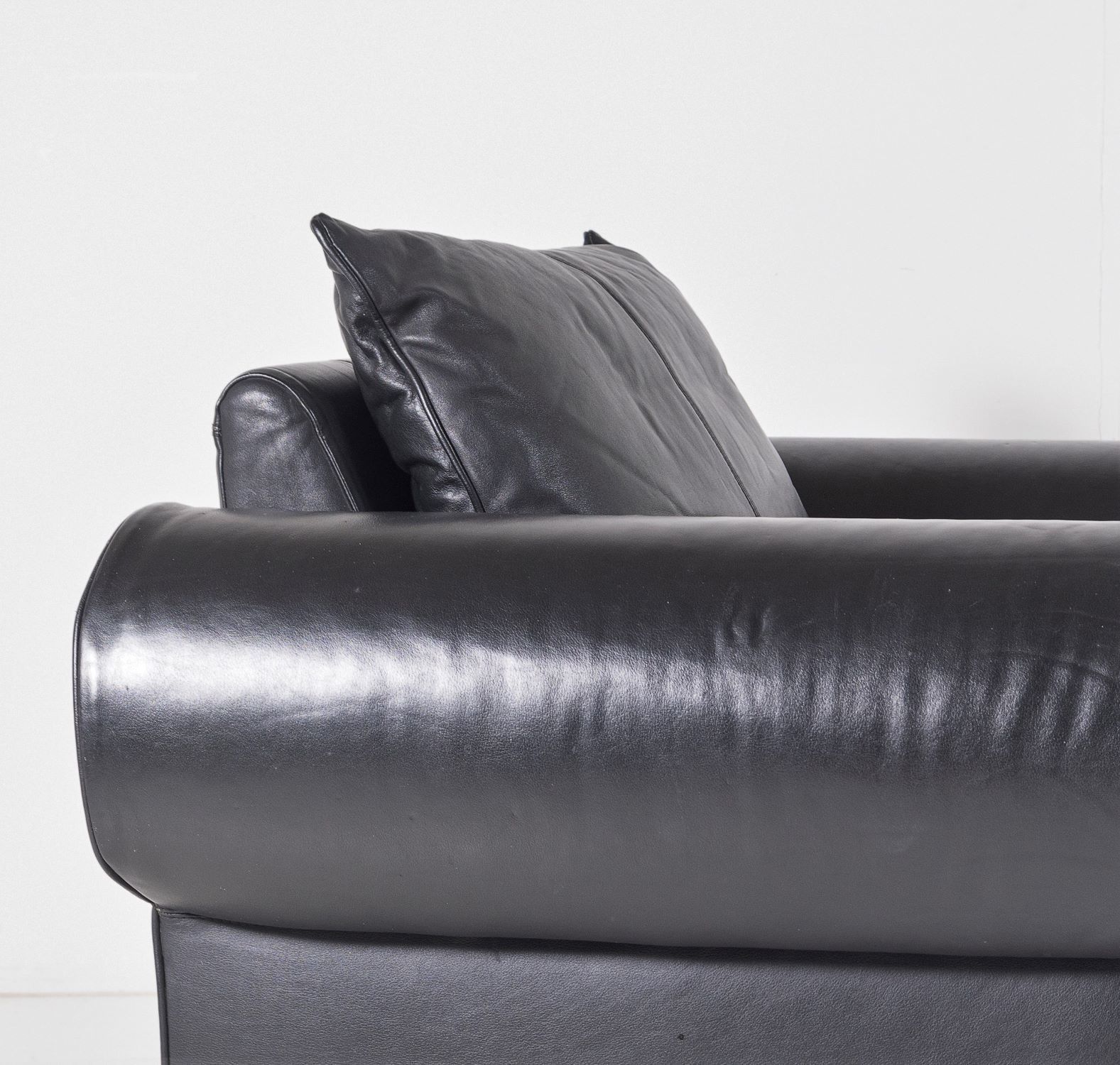 Large 1980s Vintage Modern Black Leather Club Lounge Armchair By Cor Germany photo vinterior