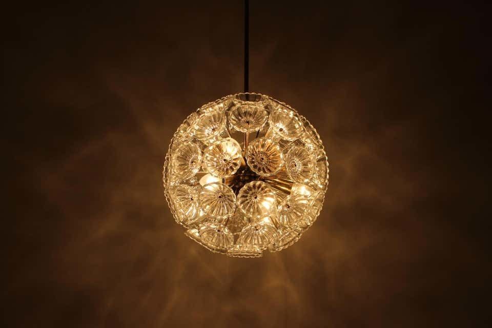 photo furniture Dandelion Chandelier / Kamenický šenov, Preciosa, Jaren 1970
