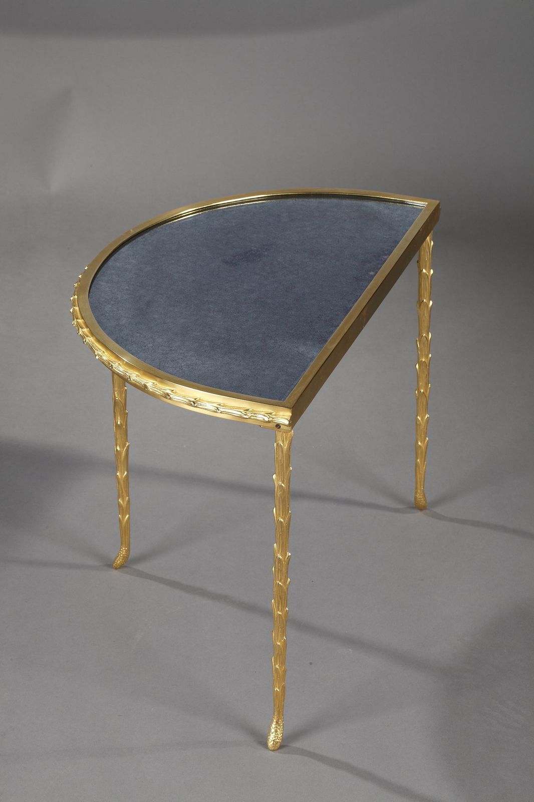 Petite table demi-lune Maison Baguès, plateau en miroir vieilli, en bronze photo vintage